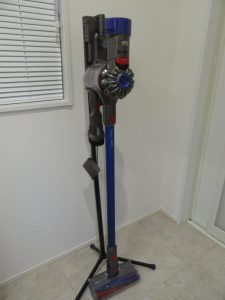 ダイソンを置くときはスタンドを使えば穴をあけなくていい