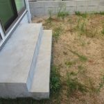 戸建ては雑草との戦いだ