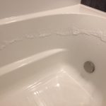 浴槽に青い線の汚れ!マジックリンを使った掃除の方法