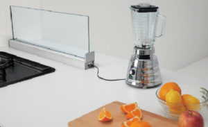 業界初！クリナップのコンセント付きフロントスクリーンが登場