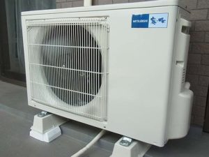 室外機が丸見え！門柱で隠すことを検討